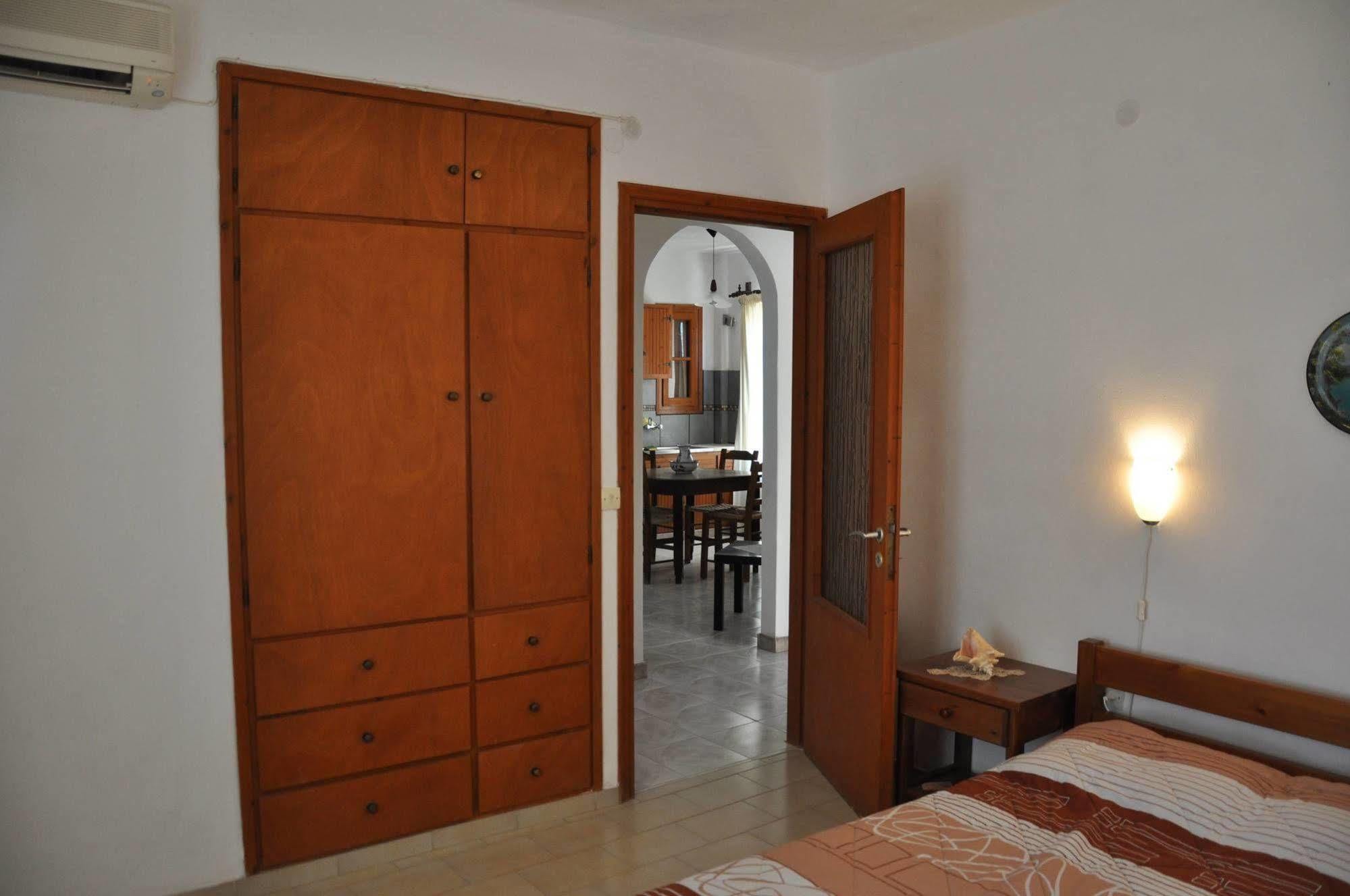 Michalis Apartments Near The Beaches With Sea View Páros Exterior foto