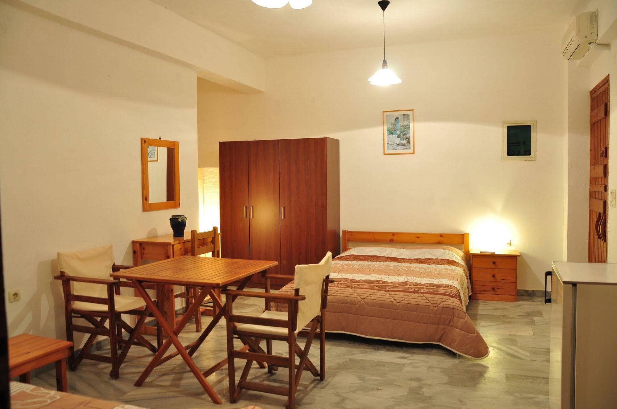 Michalis Apartments Near The Beaches With Sea View Páros Exterior foto