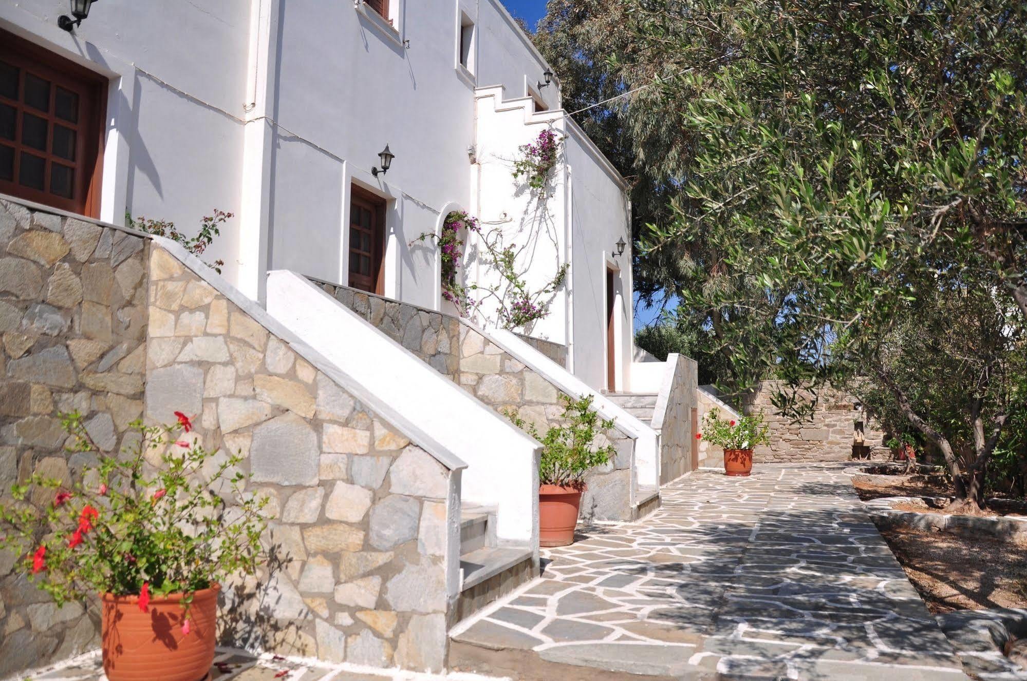 Michalis Apartments Near The Beaches With Sea View Páros Exterior foto